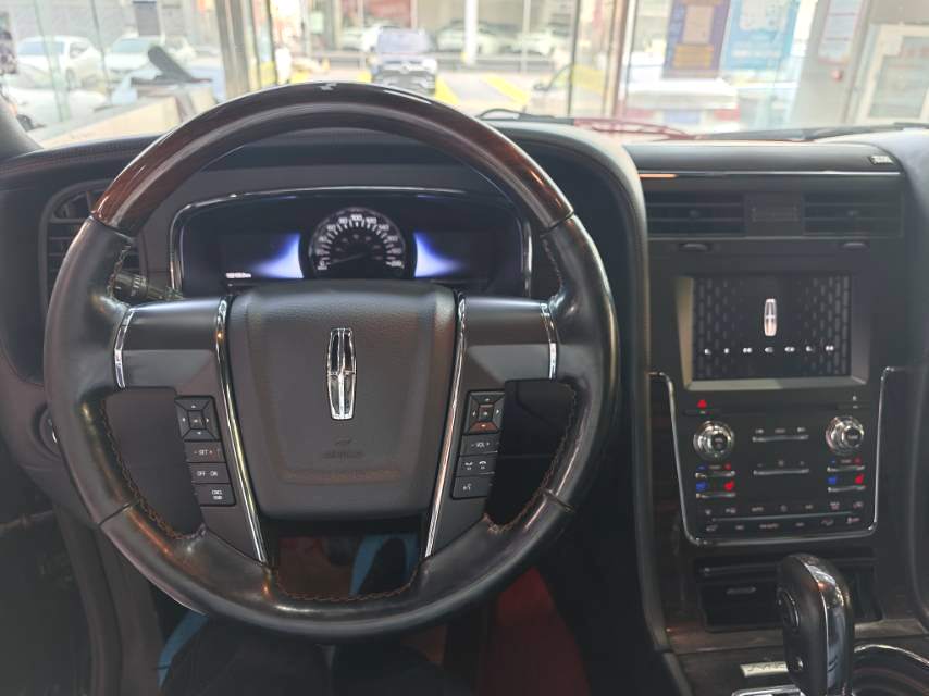 Lincoln Navigator (импортированный) 2017 Navigator 3.5T AWD Automatic