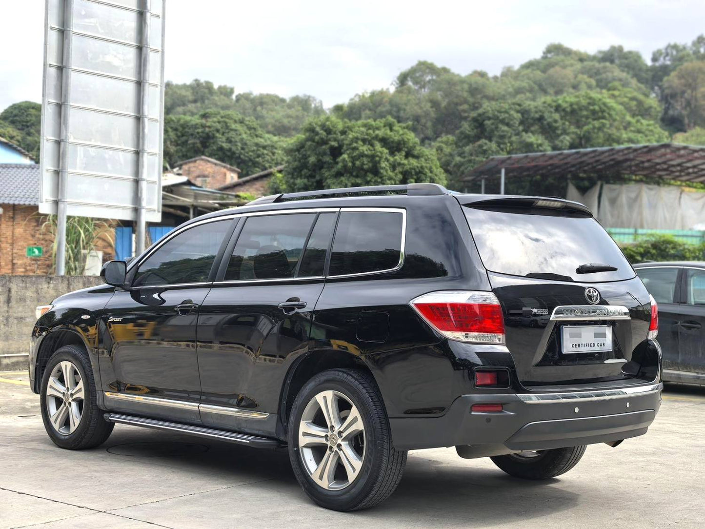 Toyota Highlander 2012 года выпуска, 2.7, 2WD, 7-местный, автоматическая коробка передач класса люкс