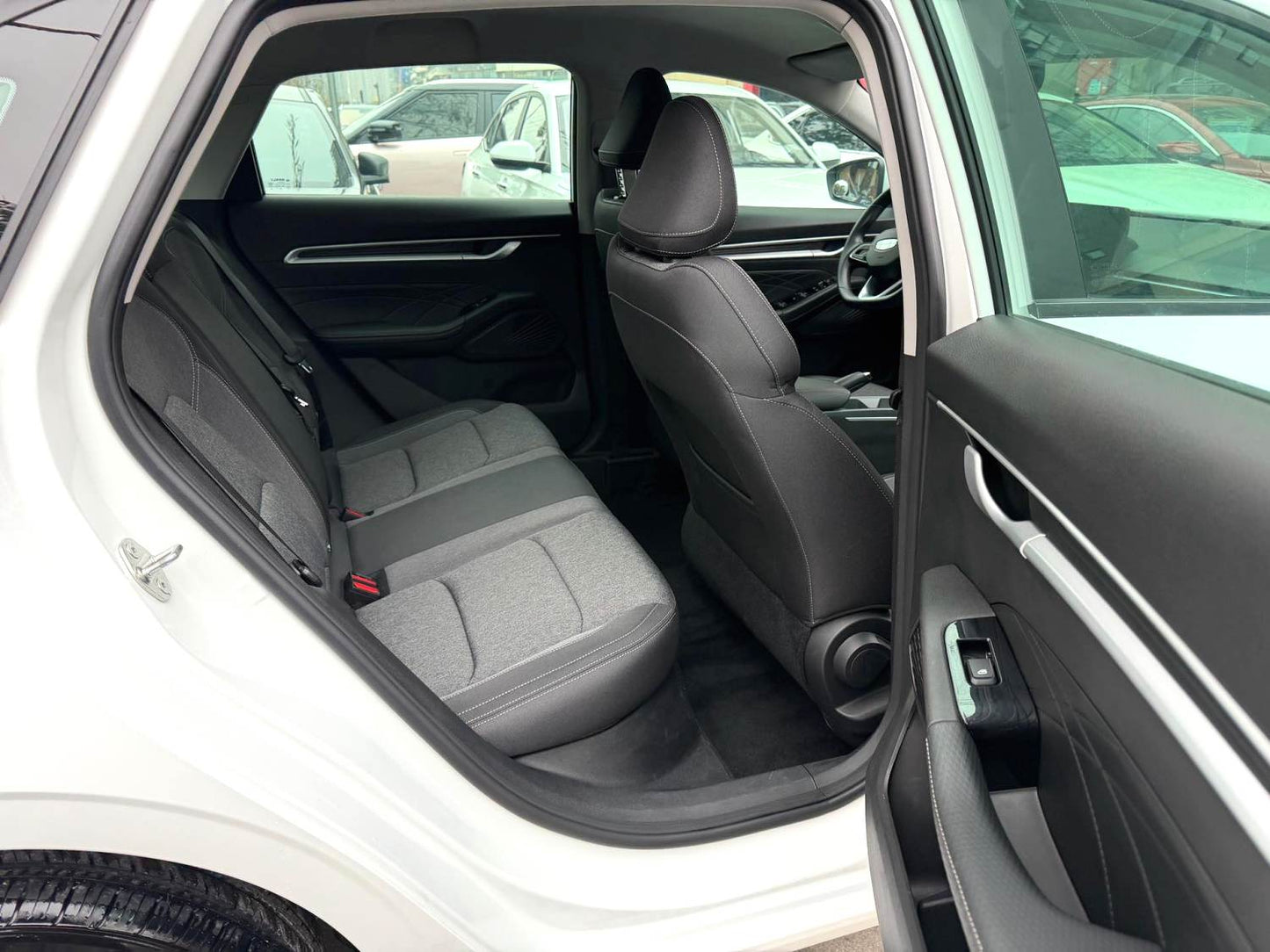 吉利2025款帝豪-三厢1.5龙腾版手动挡