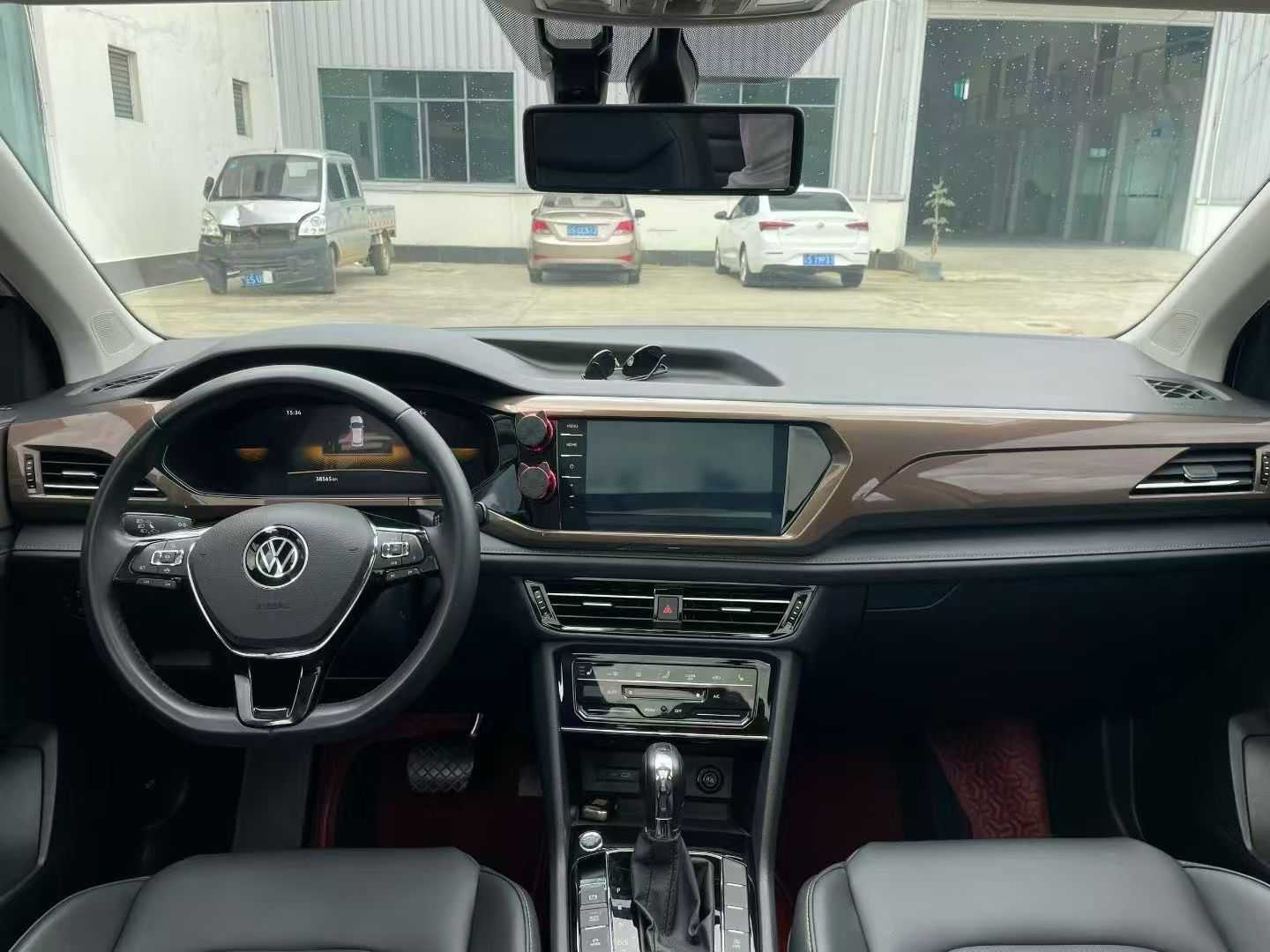 VW Tharu 2022 центральная консоль