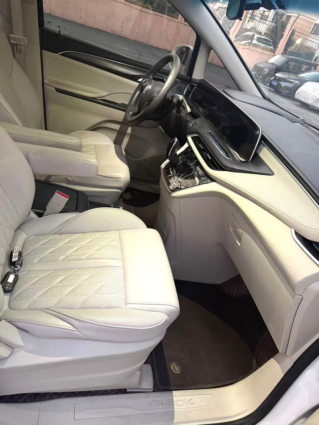 别克 2023款 GL8 ES 陆尊 48V 2.0T 653T 尊享型 自动挡