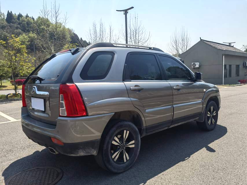 起亚 2013款 狮跑 2.0 DLX 两驱 自动挡