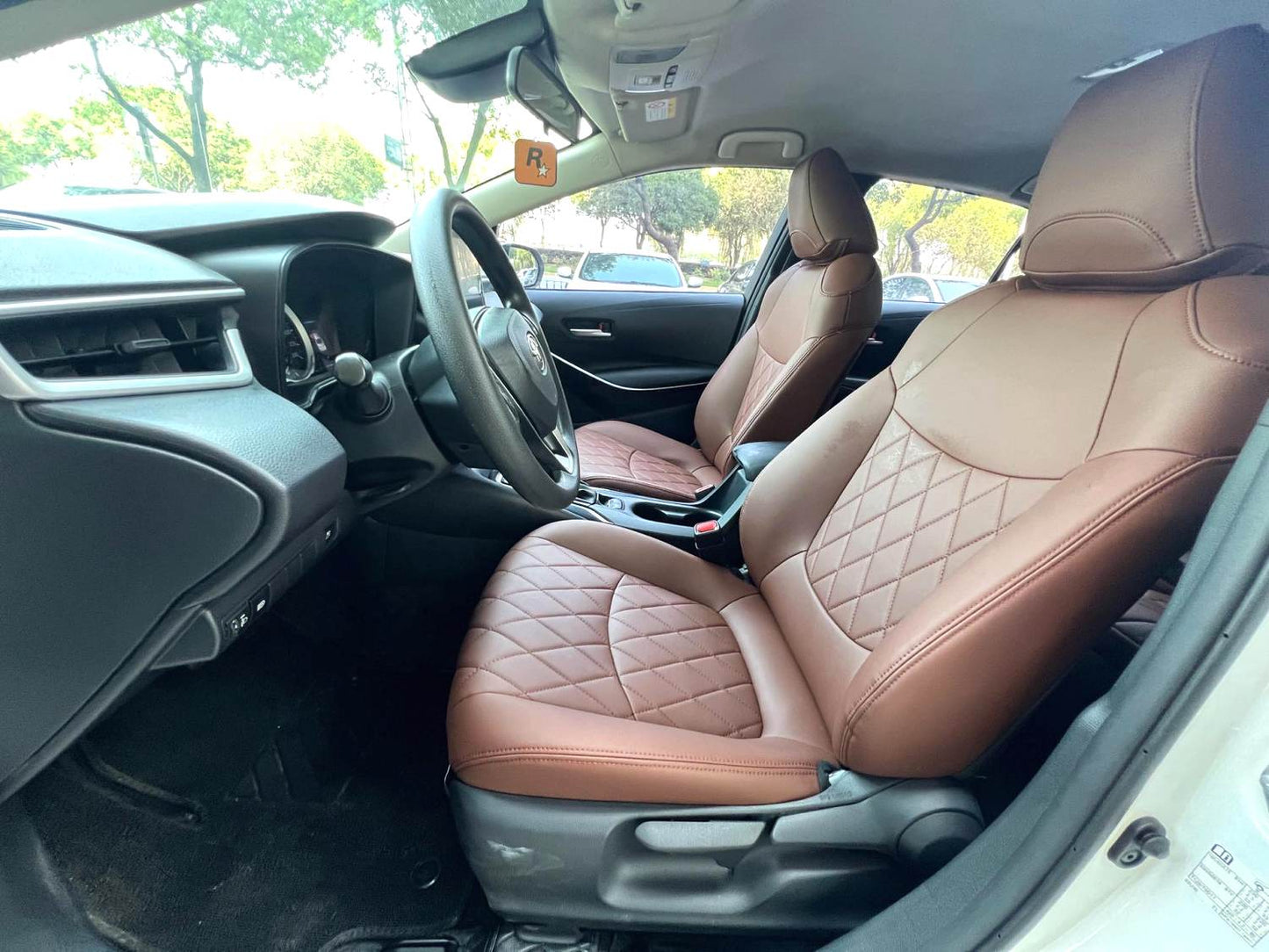 丰田 2022款 卡罗拉双擎 1.8 无级 先锋版 自动挡