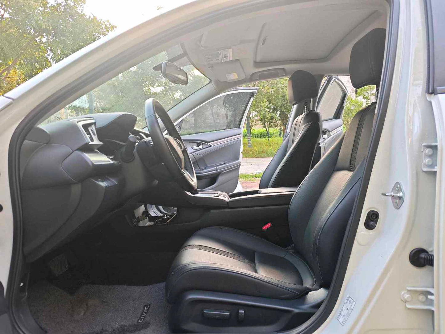 本田 2019款 思域 1.5T 无级 220TURBO劲擎版 自动挡