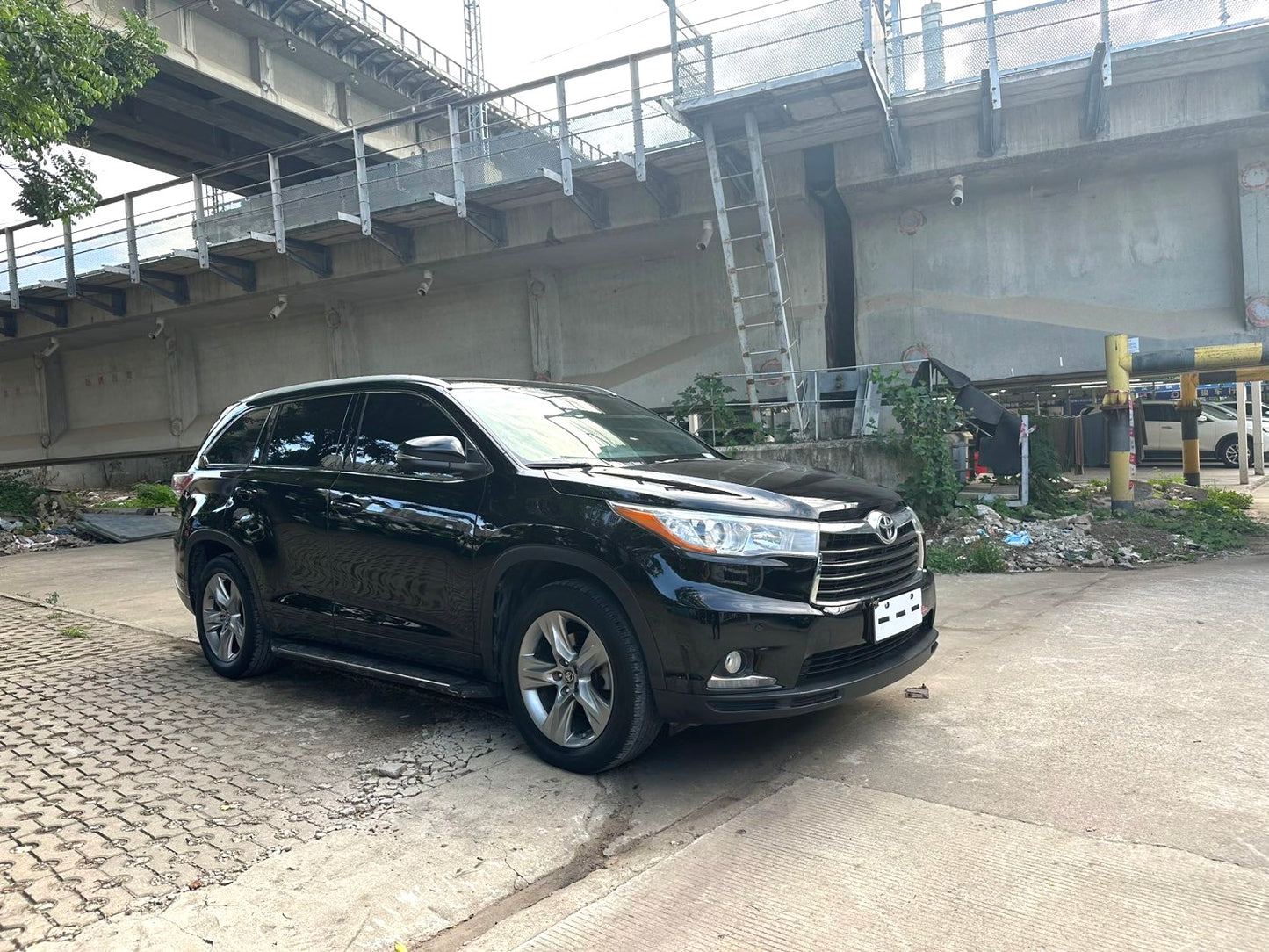 丰田 2017款 汉兰达 2.0T 两驱豪华导航版7座 自动挡