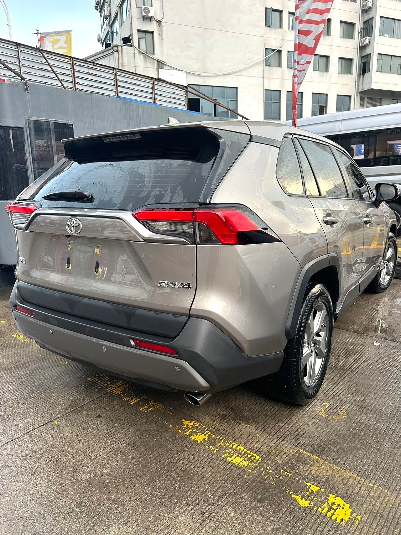 丰田 2020款 RAV4荣放 2.0 无级 两驱风尚版PLUS 自动挡