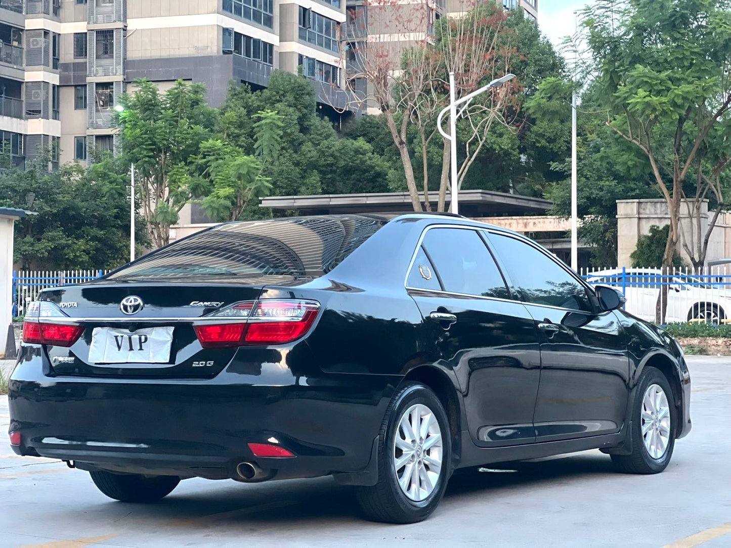 Toyota Camry 2.0E 10th Anniversary Elite Edition 2016 года с автоматической коробкой передач