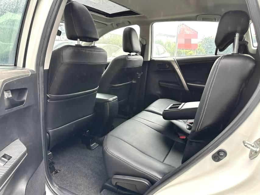 Toyota RAV4 2.0 CVT 2WD Urban Edition 2015 года, автоматическая коробка передач