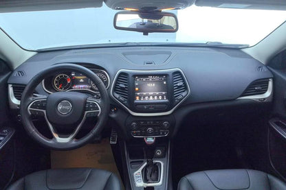 Jeep Cherokee 2.0 Premium Edition 2017 года с автоматической коробкой передач