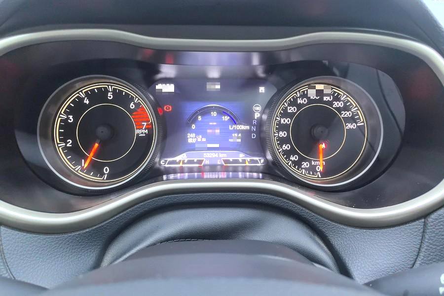 Jeep Cherokee 2.0 Premium Edition 2017 года с автоматической коробкой передач