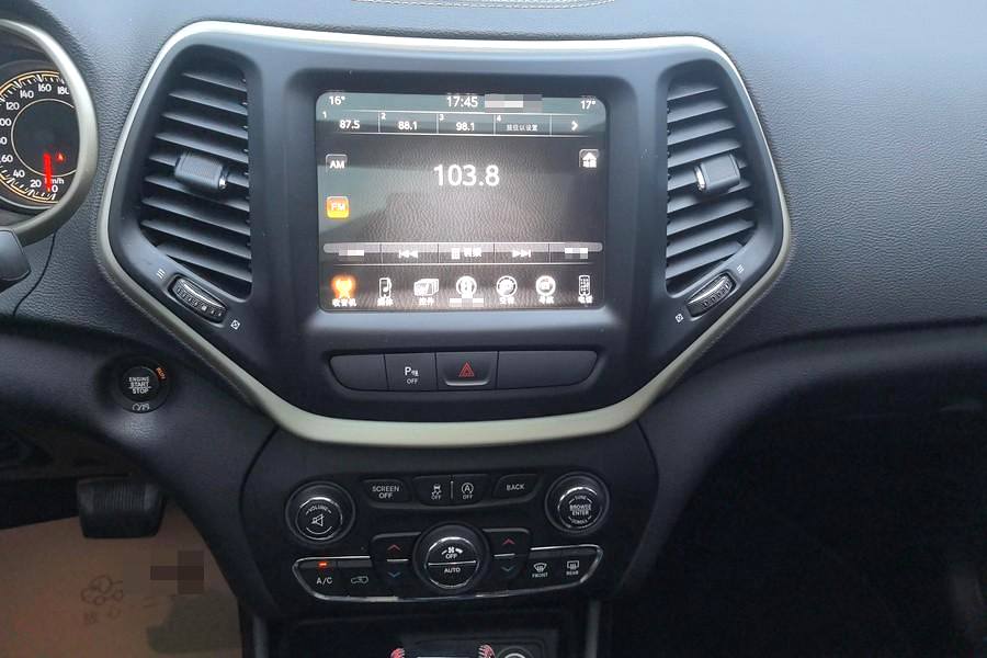 Jeep Cherokee 2.0 Premium Edition 2017 года с автоматической коробкой передач