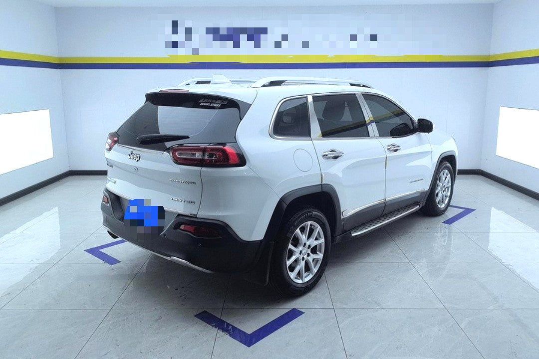Jeep Cherokee 2.0 Premium Edition 2017 года с автоматической коробкой передач