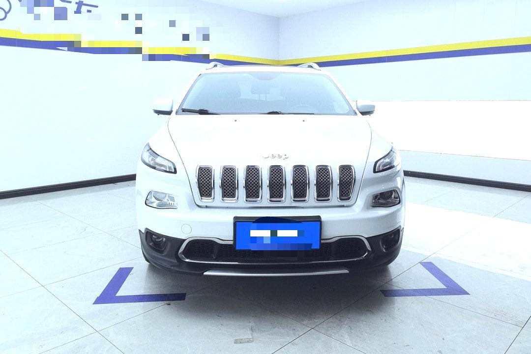 Jeep Cherokee 2.0 Premium Edition 2017 года с автоматической коробкой передач