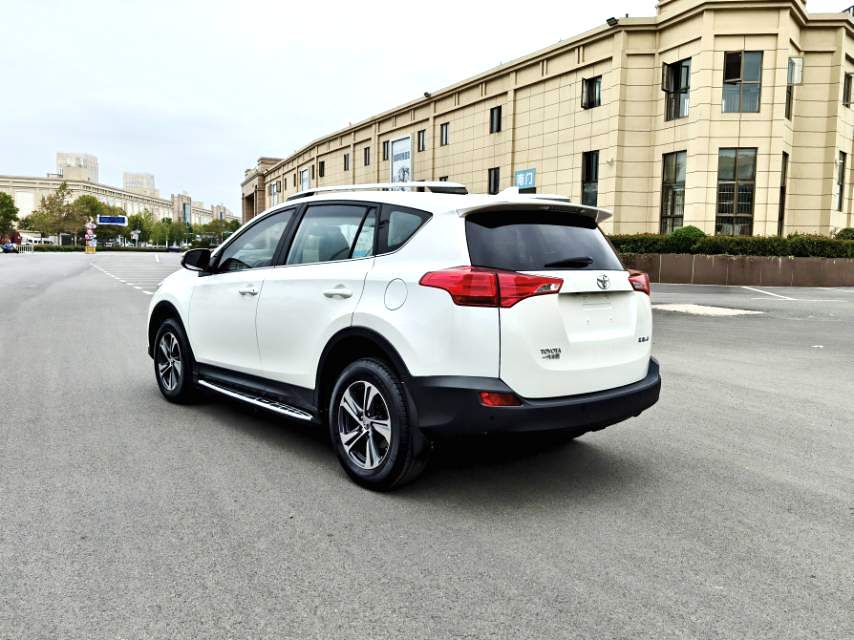 Toyota 2015 RAV4 2.0 Беспроводная двухприводная версия