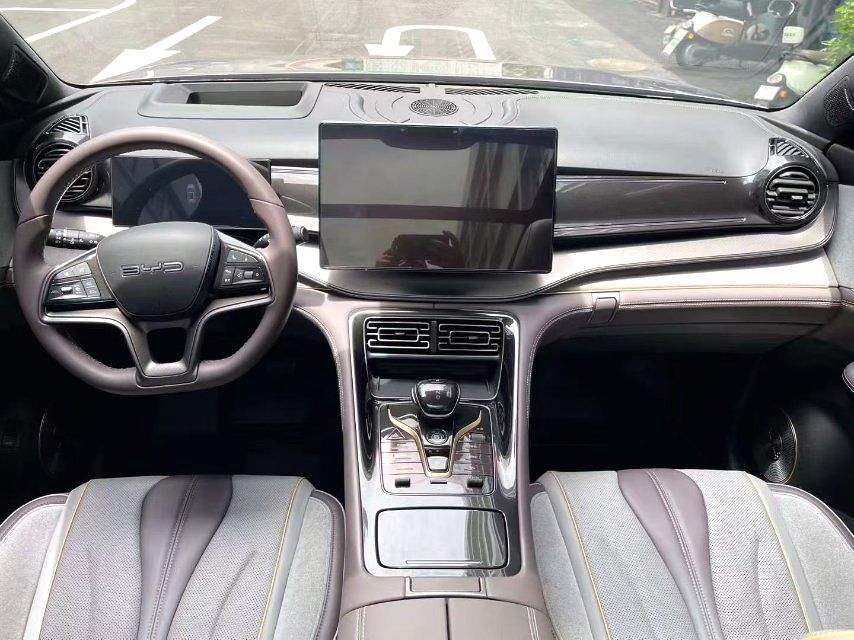 比亚迪 2023款 护卫舰07 DM-i 1.5T 无级 100KM 旗舰型 自动挡