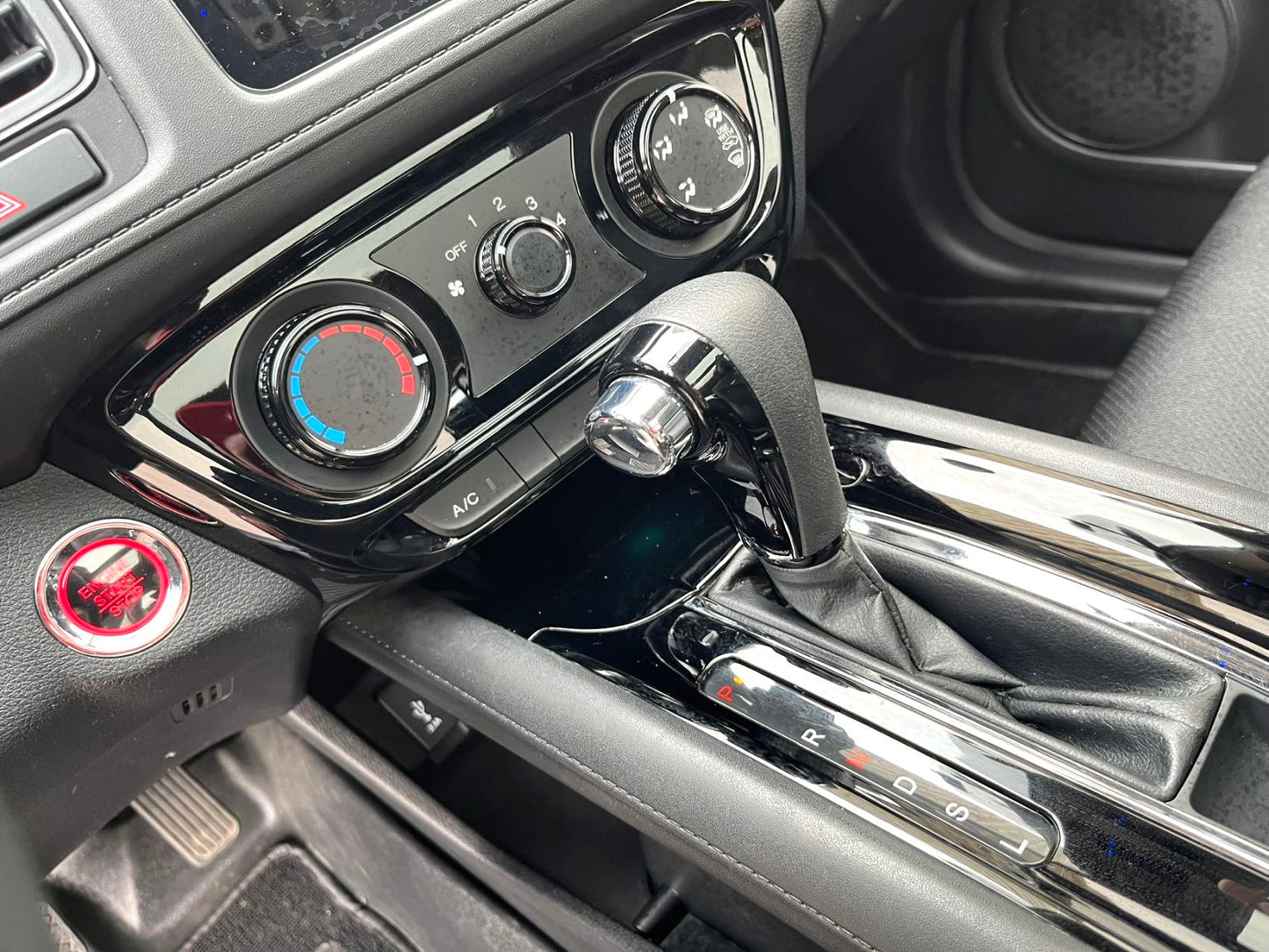 Honda Vezel 1.5 CVT Luxury 2020 года с автоматической коробкой передач