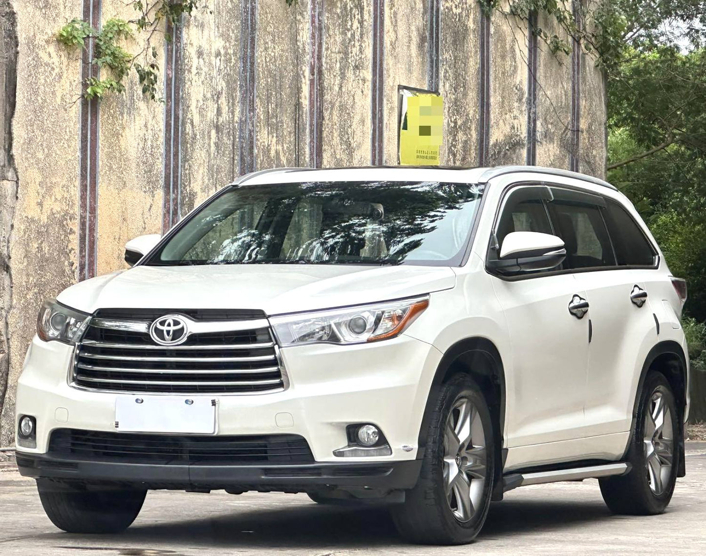 Toyota Highlander 2.0T 4WD Luxury 7-местный 2015 года с автоматической коробкой передач