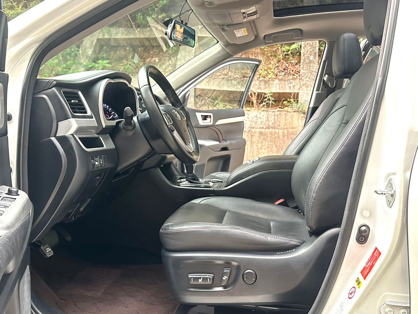 Toyota Highlander 2.0T 4WD Luxury 7-местный 2015 года с автоматической коробкой передач