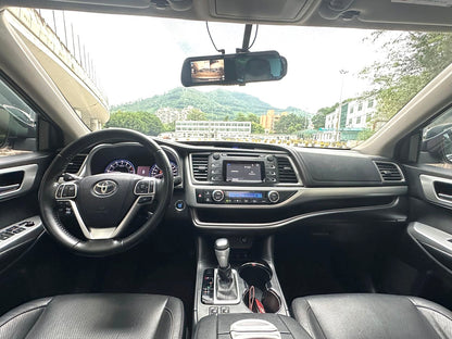 Toyota Highlander 2.0T 4WD Luxury 7-местный 2015 года с автоматической коробкой передач