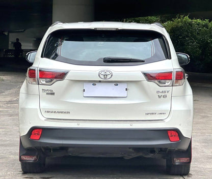 Toyota Highlander 2.0T 4WD Luxury 7-местный 2015 года с автоматической коробкой передач