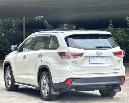 Toyota Highlander 2.0T 4WD Luxury 7-местный 2015 года с автоматической коробкой передач