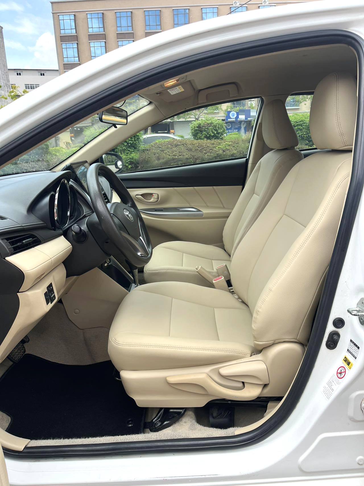 Toyota Yaris L 1.5G Dynamic Edition 2014 года, автоматическая коробка передач