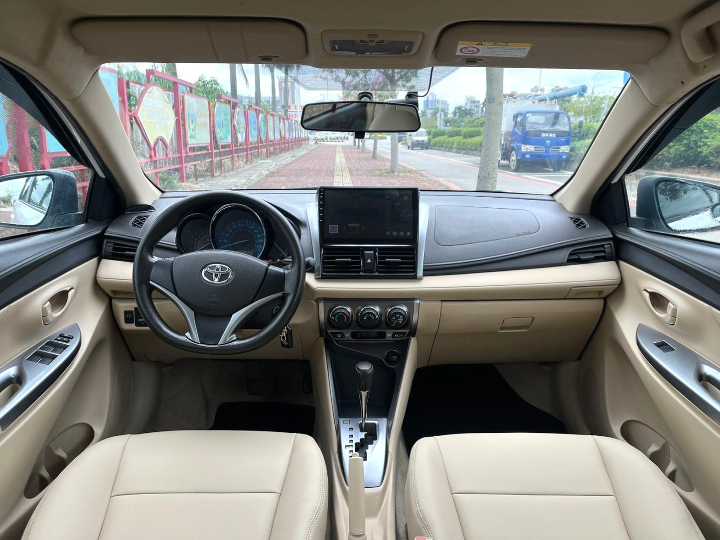 Toyota Yaris L 1.5G Dynamic Edition 2014 года, автоматическая коробка передач