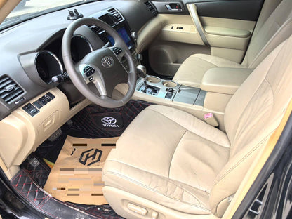 Toyota Highlander 2012 года выпуска, 2.7, 2WD, 7-местный, автоматическая коробка передач класса люкс