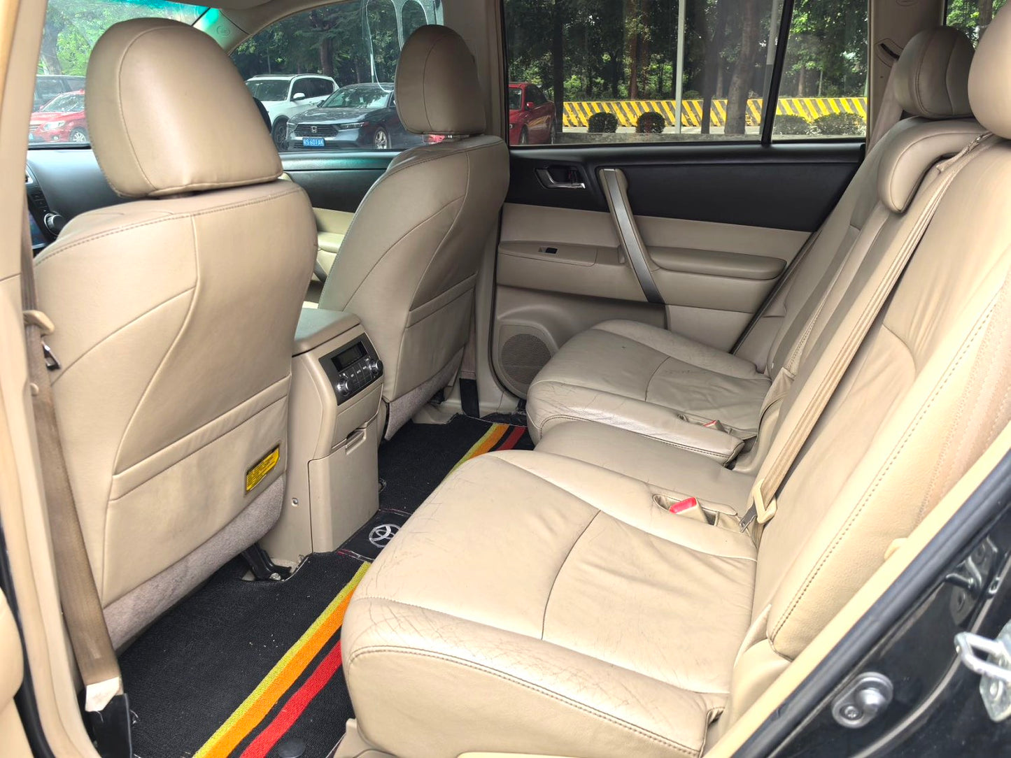 Toyota Highlander 2012 года выпуска, 2.7, 2WD, 7-местный, автоматическая коробка передач класса люкс