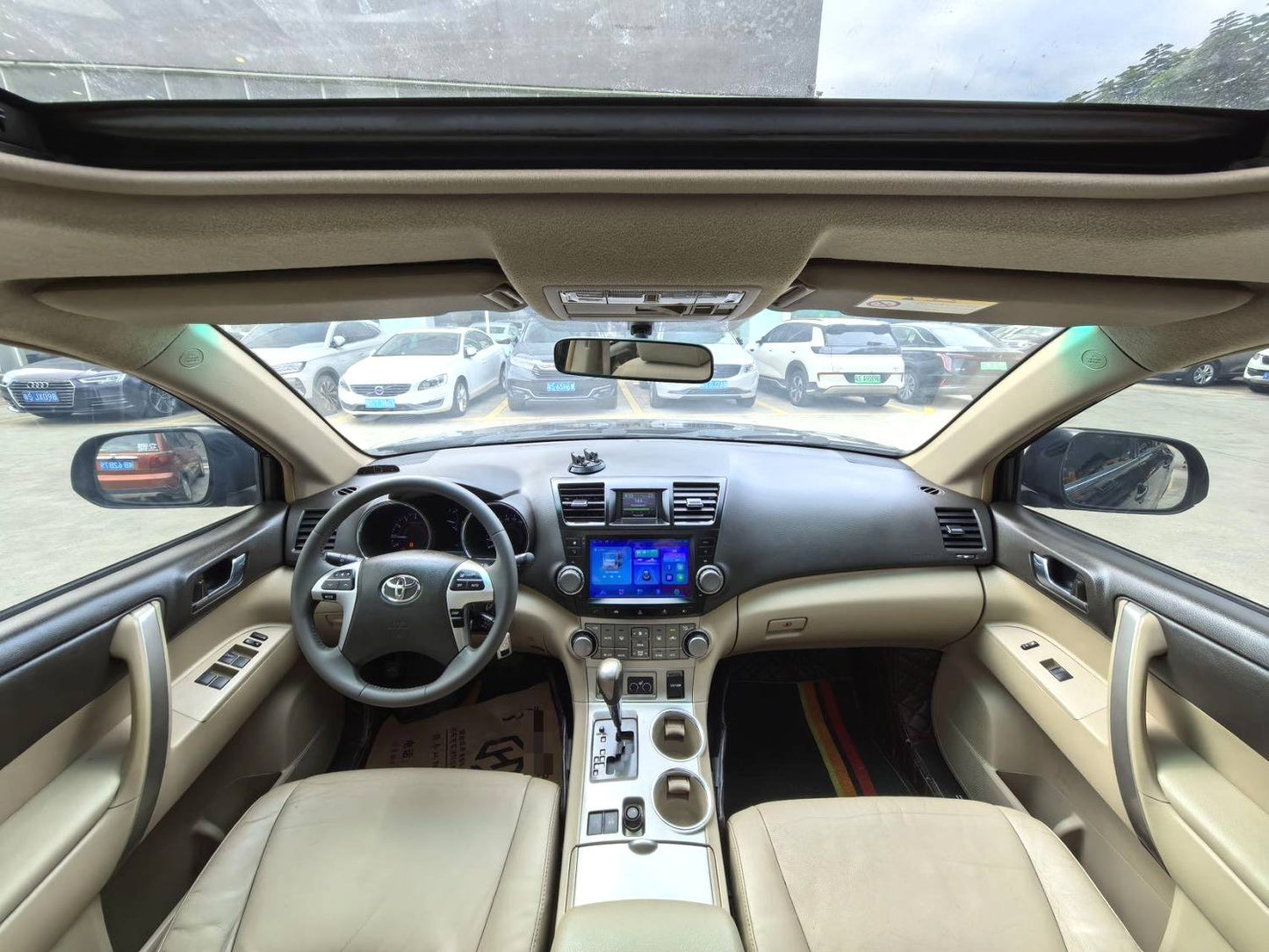 Toyota Highlander 2012 года выпуска, 2.7, 2WD, 7-местный, автоматическая коробка передач класса люкс