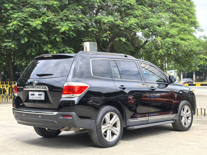 Toyota Highlander 2012 года выпуска, 2.7, 2WD, 7-местный, автоматическая коробка передач класса люкс