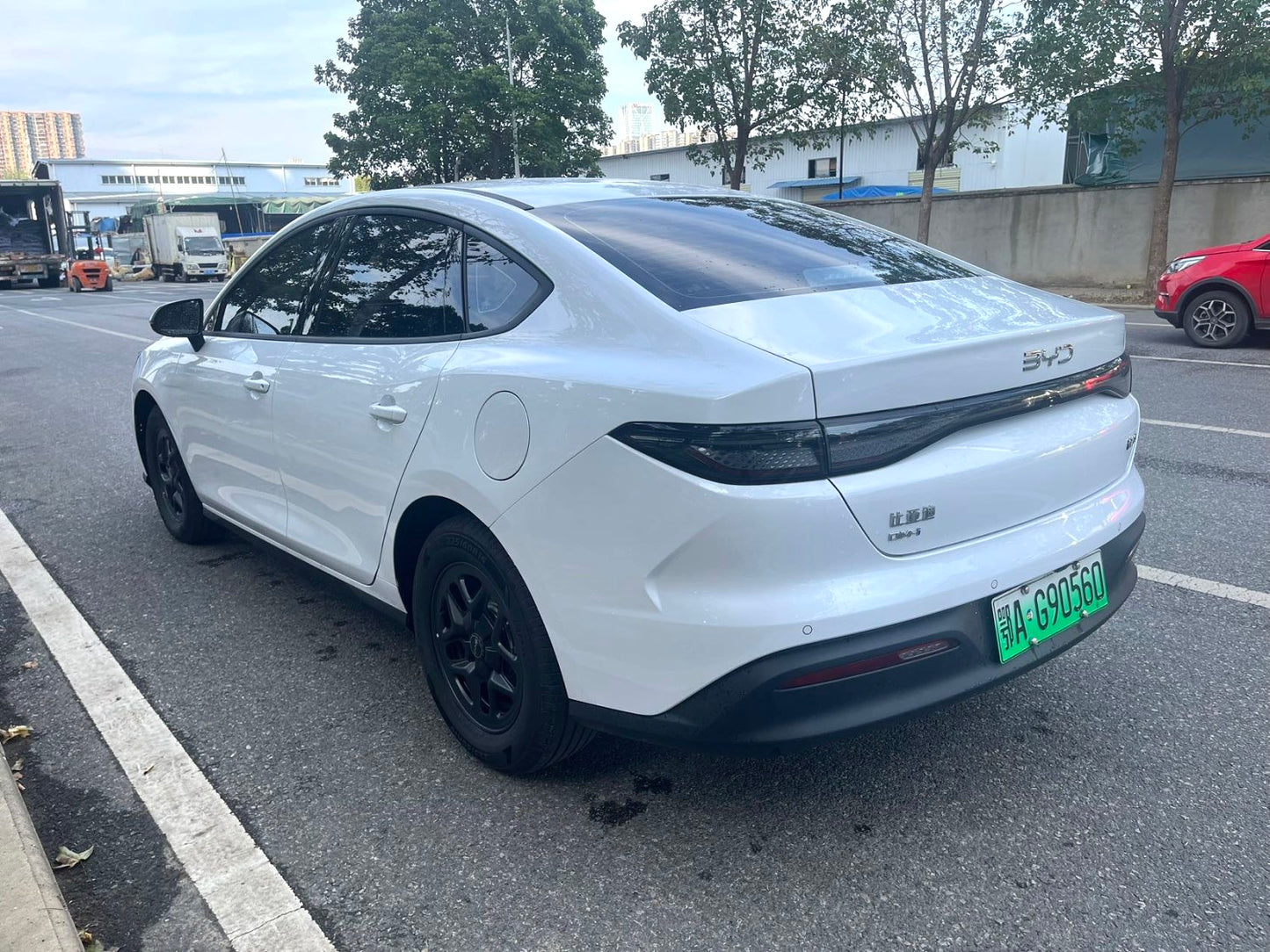 比亚迪 2025款 海豹05 DM-i 1.5 无级 智驾版 55KM豪华型 自动挡