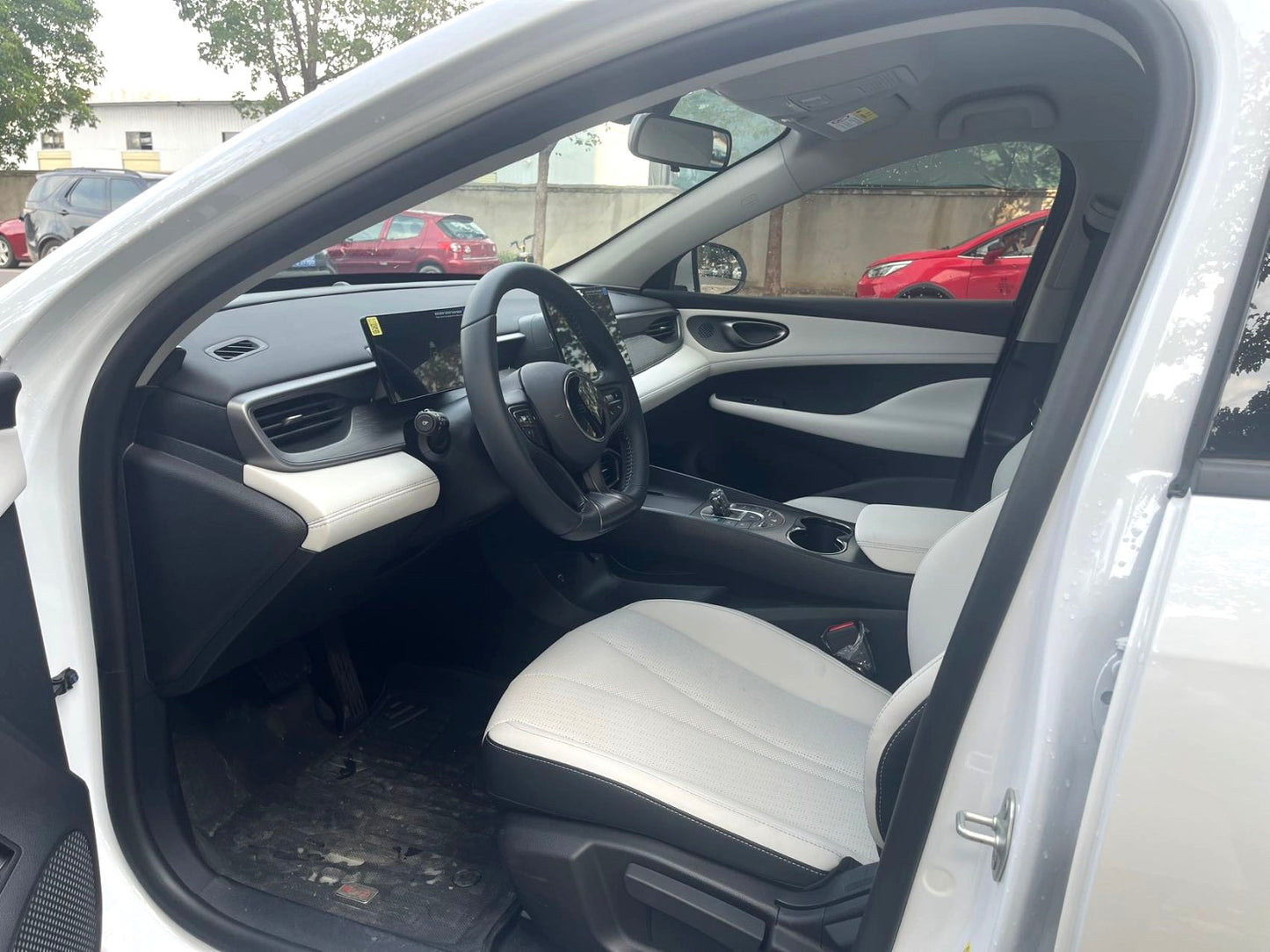 比亚迪 2023款 护卫舰07 DM-i 1.5T无级 205KM 尊贵型 自动挡