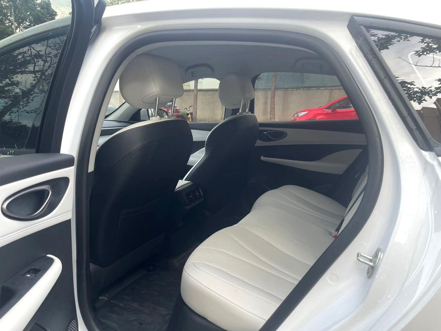 比亚迪 2023款 护卫舰07 DM-i 1.5T无级 205KM 尊贵型 自动挡