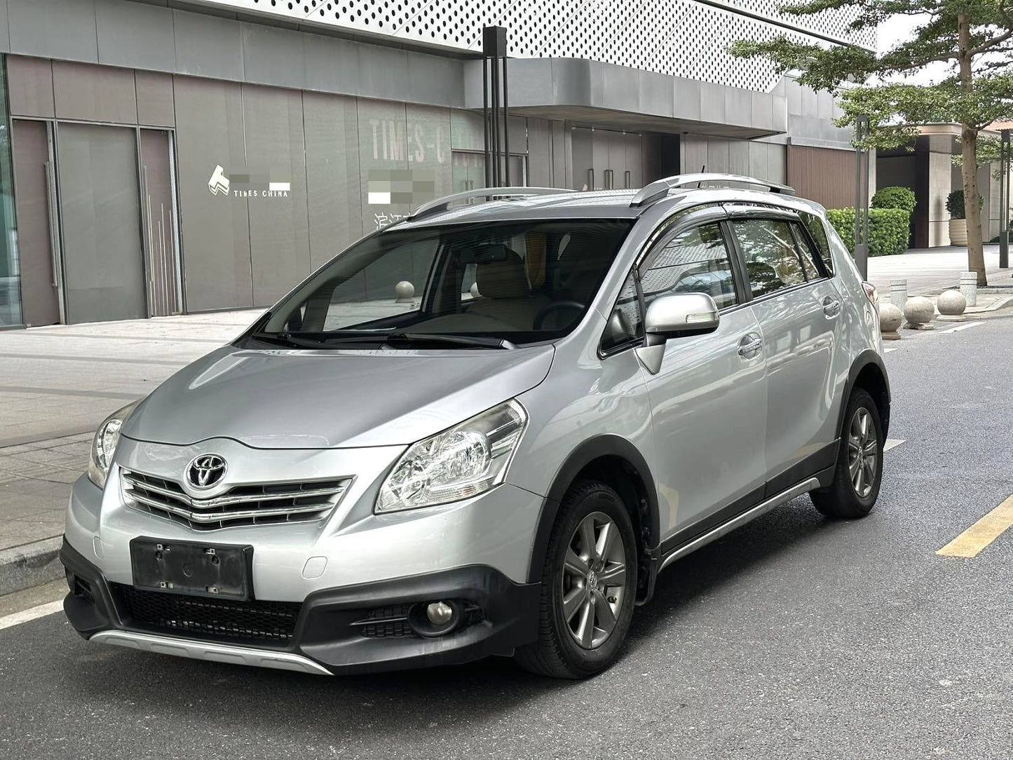 Toyota Verso 2015 1.8 CVT 180E кроссовер автомат
