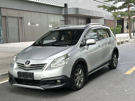 Toyota Verso 2015 1.8 CVT 180E кроссовер автомат