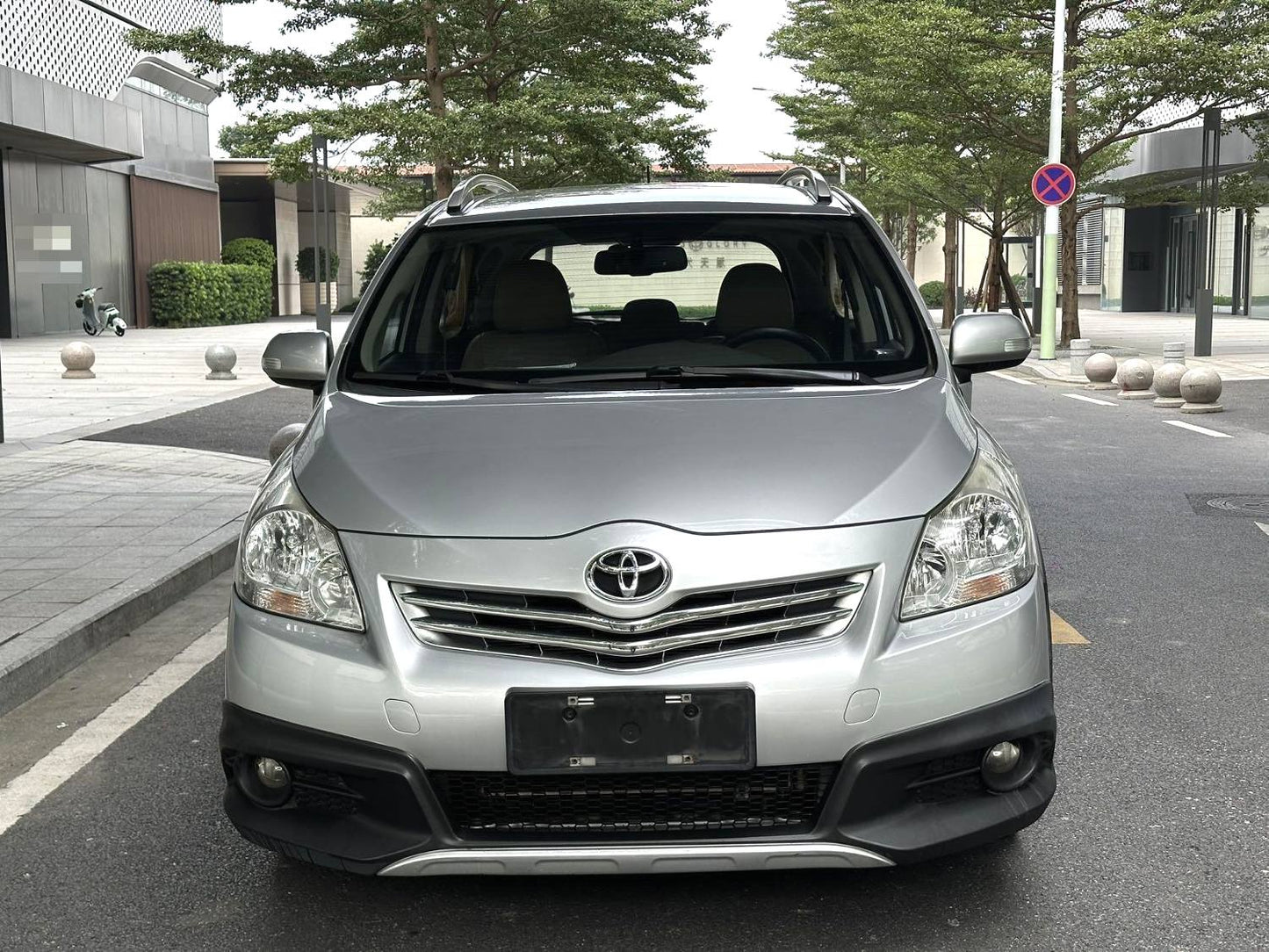 Toyota Verso 2015 1.8 CVT 180E кроссовер автомат