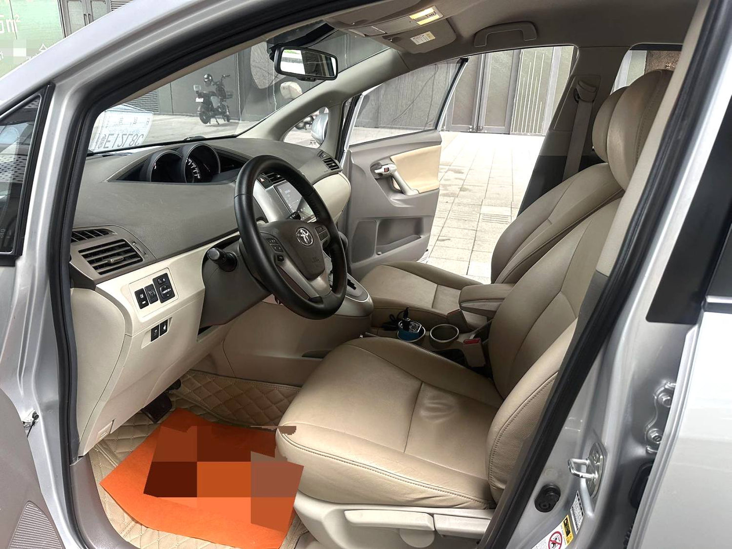 Toyota Verso 2015 1.8 CVT 180E кроссовер автомат