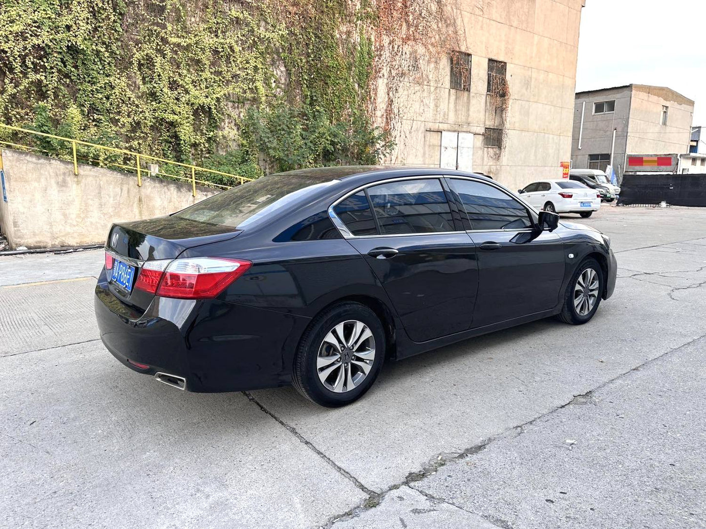 Honda Accord 2.0L CVT LX Comfort Edition Automatic (9-го поколения) 2015 года выпуска
