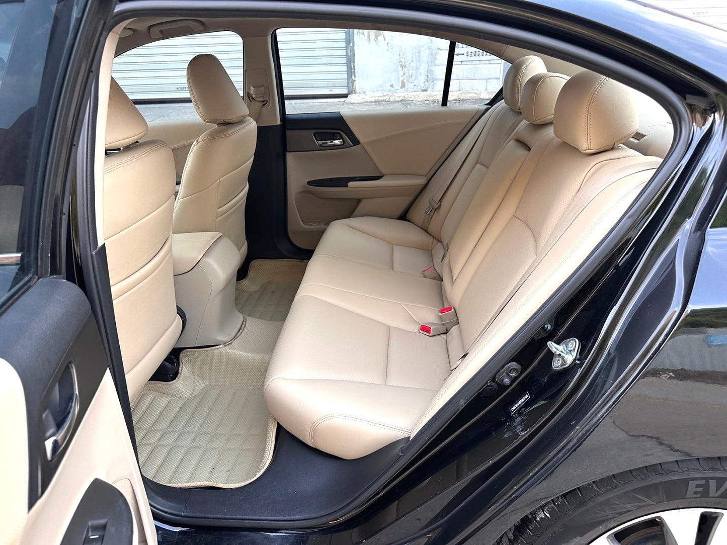 Honda Accord 2.0L CVT LX Comfort Edition Automatic (9-го поколения) 2015 года выпуска