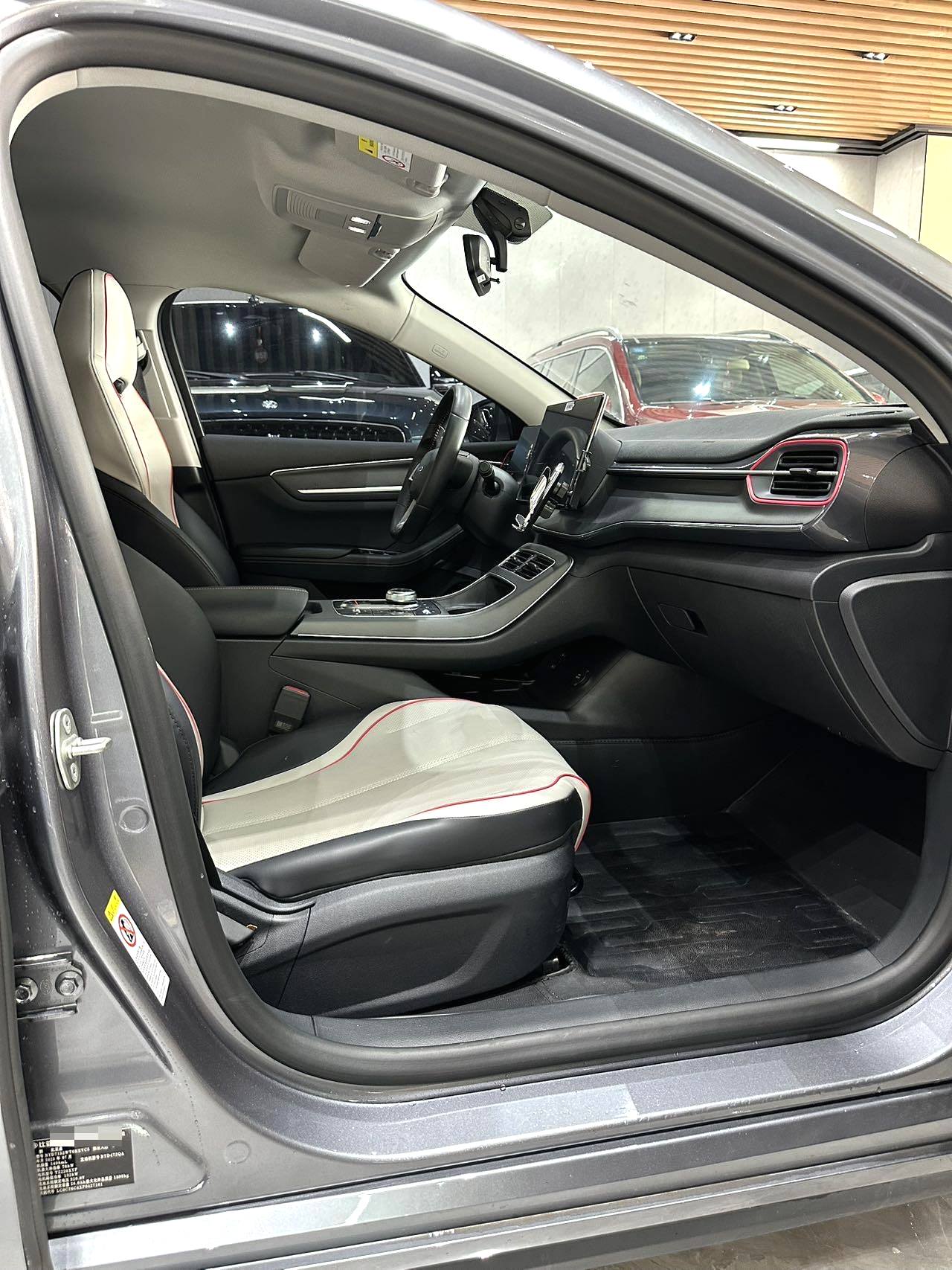 比亚迪 2023款 驱逐舰05 DM-i 1.5 无级55KM 冠军版 豪华型 自动挡