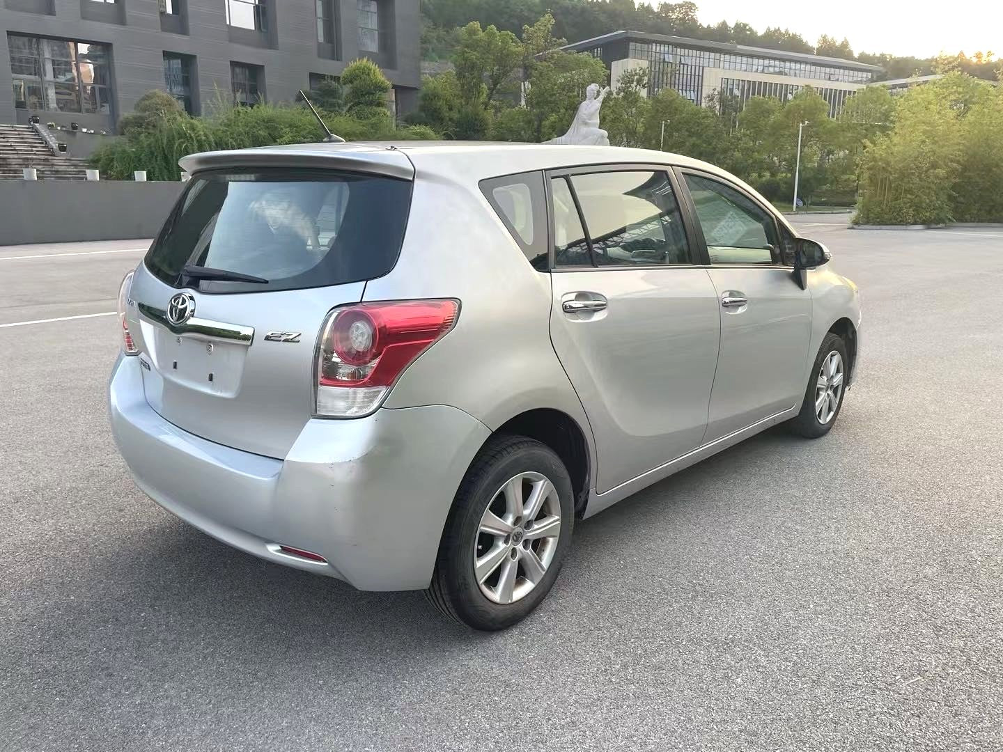 Toyota Verso 2014 1.8 CVT 180E Star Elite Edition с автоматической коробкой передач