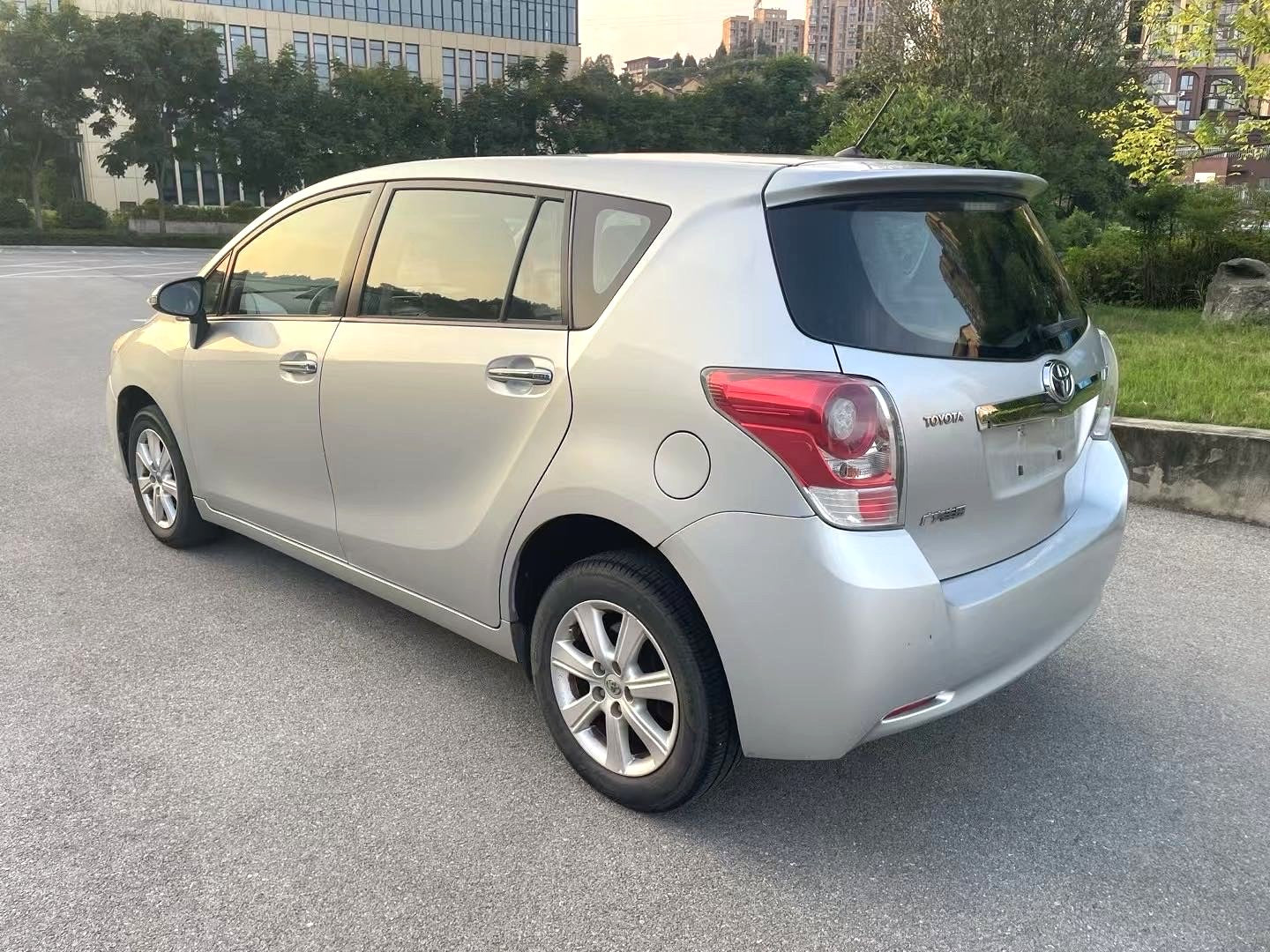 Toyota Verso 2014 1.8 CVT 180E Star Elite Edition с автоматической коробкой передач