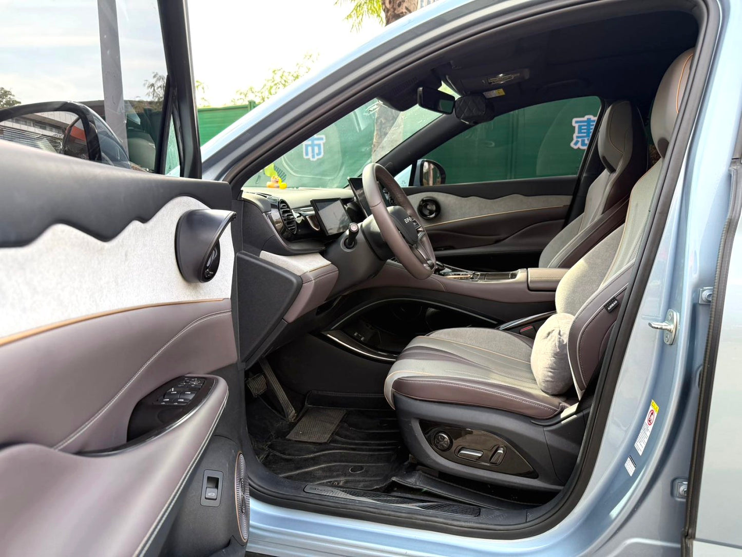 比亚迪 2023款 护卫舰07 DM-i 1.5T无级 100KM 尊贵型 自动挡