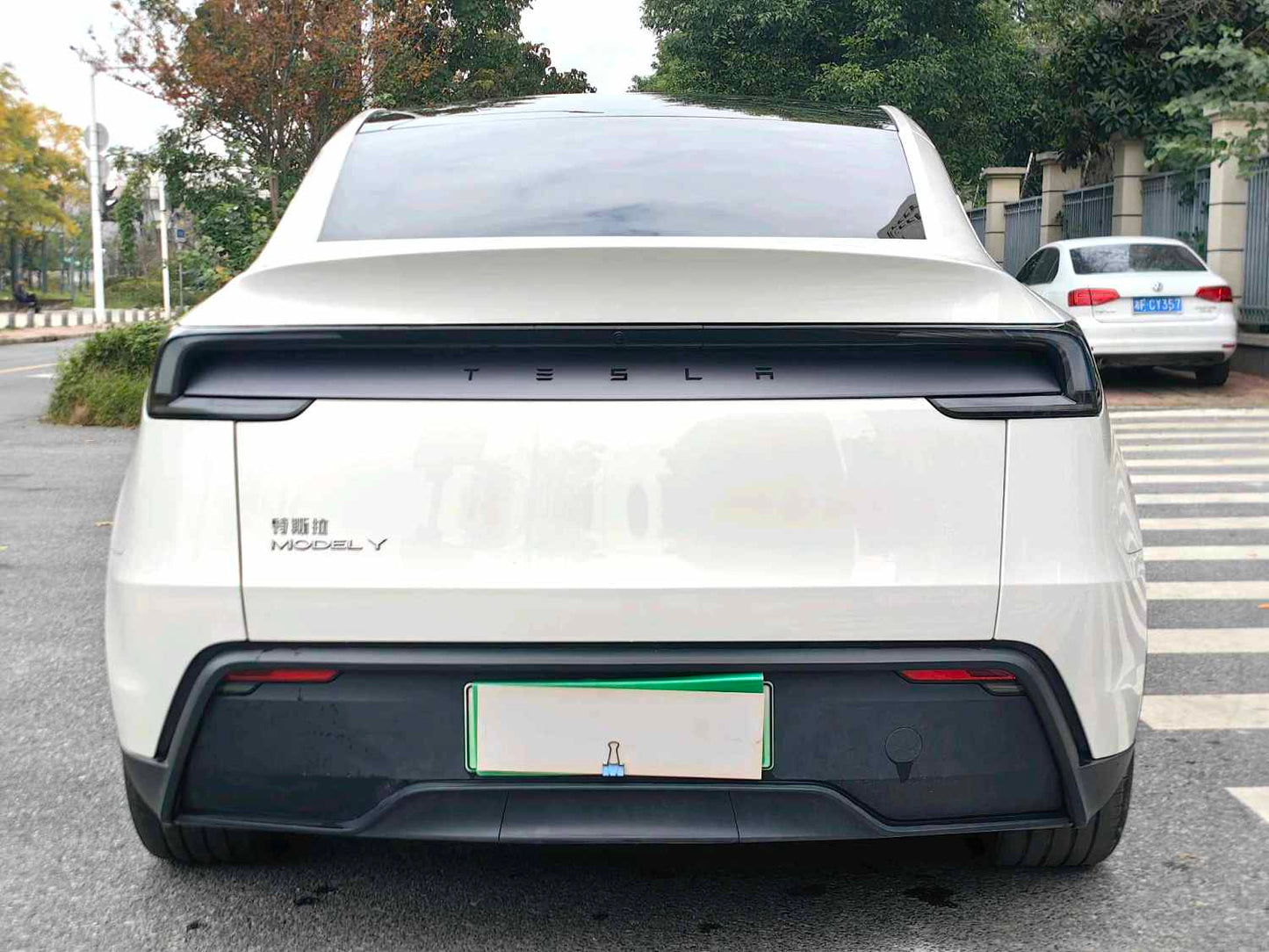 Tesla 2025 Model Y Rear-Wheel Drive Automatic