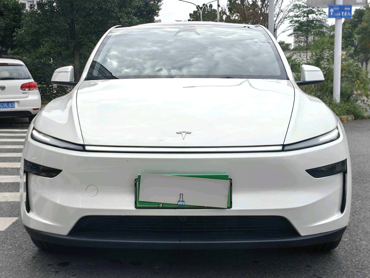 Tesla 2025 Model Y Rear-Wheel Drive Automatic