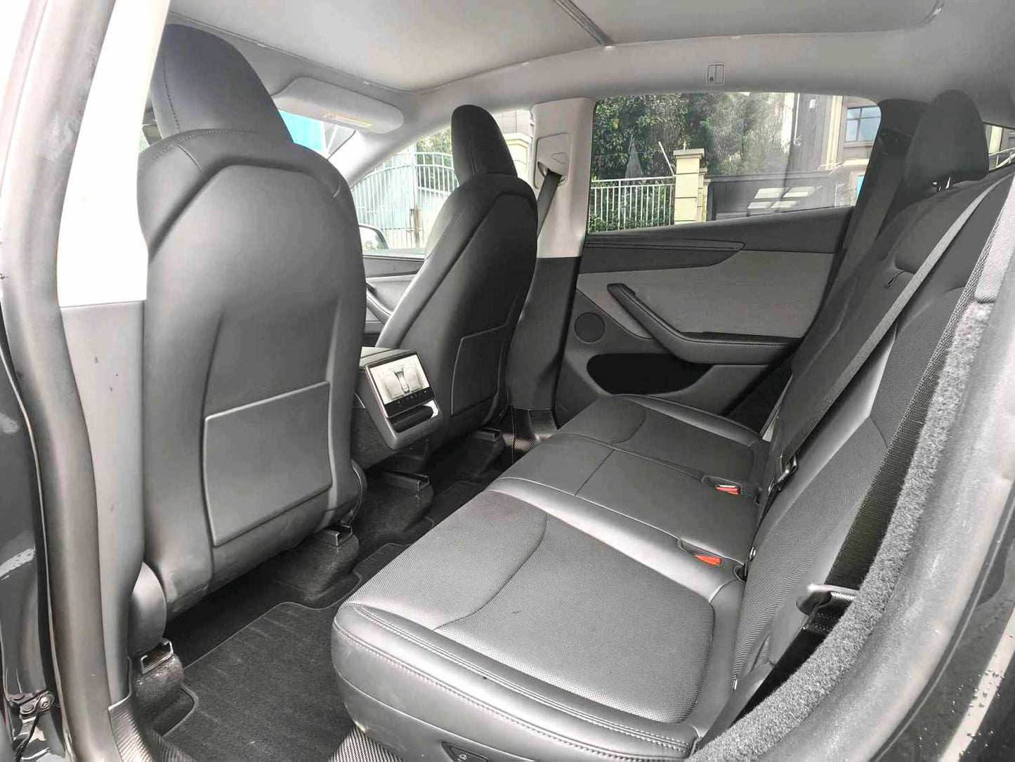 Tesla 2025 Model Y Rear-Wheel Drive Automatic