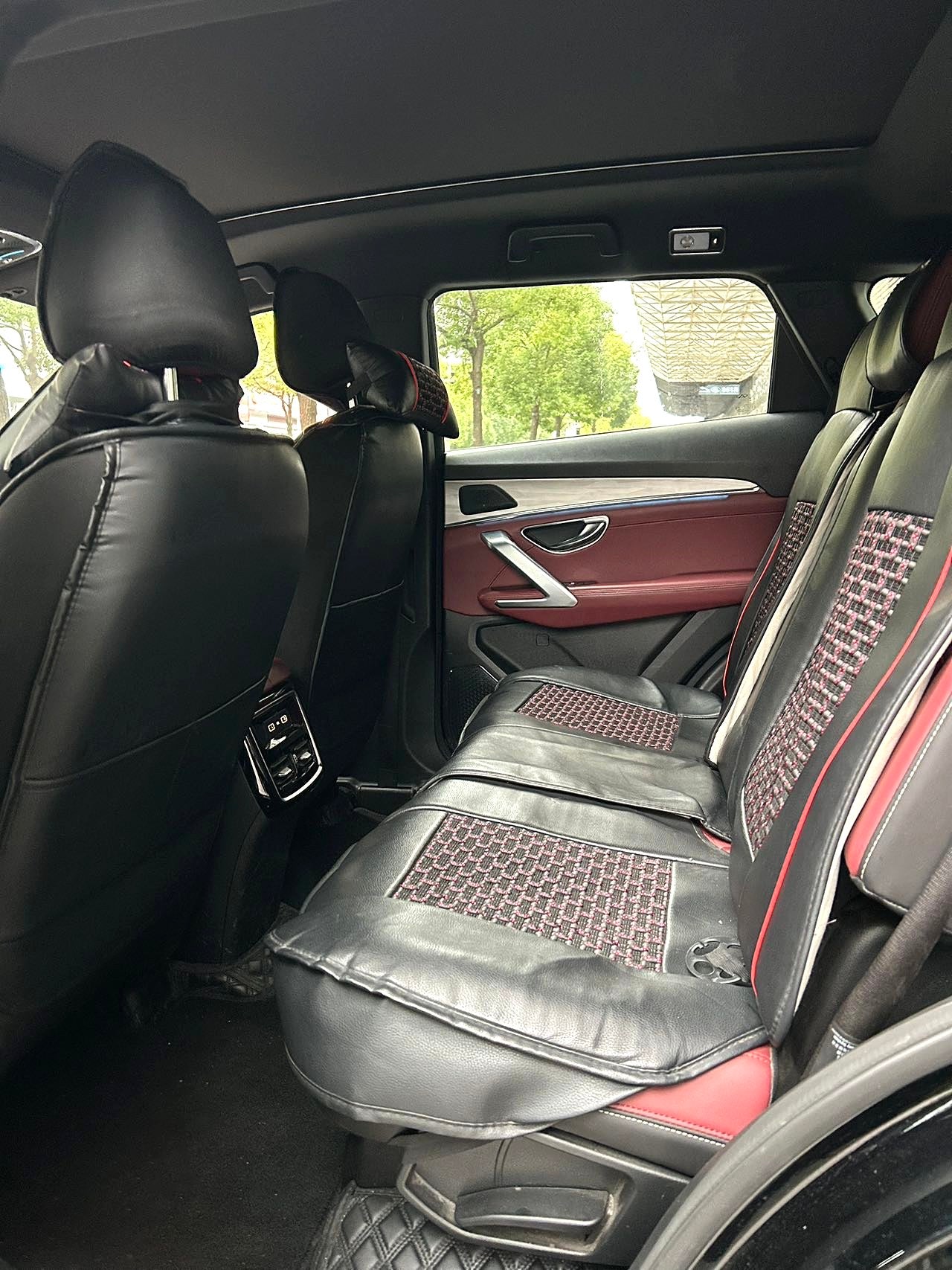 捷途 2023款 X70 PLUS 1.5T 勇者PLUS5座 自动挡