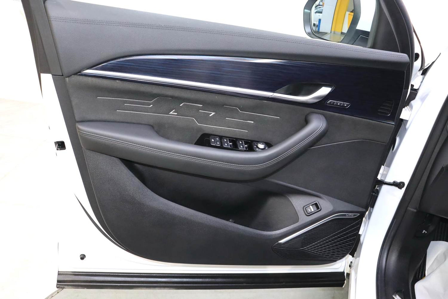 吉利2024款星越L2.0TD高功两驱天际版自动挡