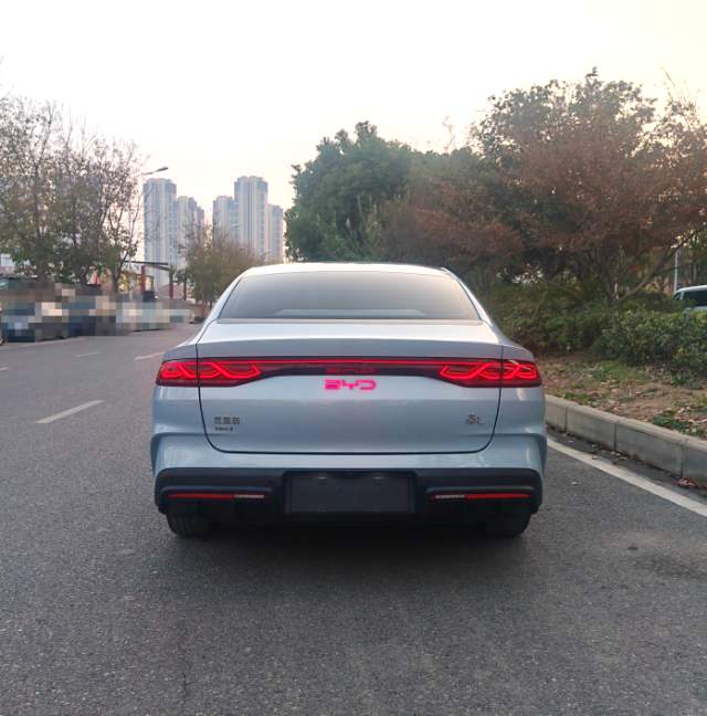 比亚迪2024款秦LDM-i1.5无级120KM领先型自动挡